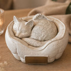 Monello Katzenurne Schlafende Katze im Korb mit Gravurplatte