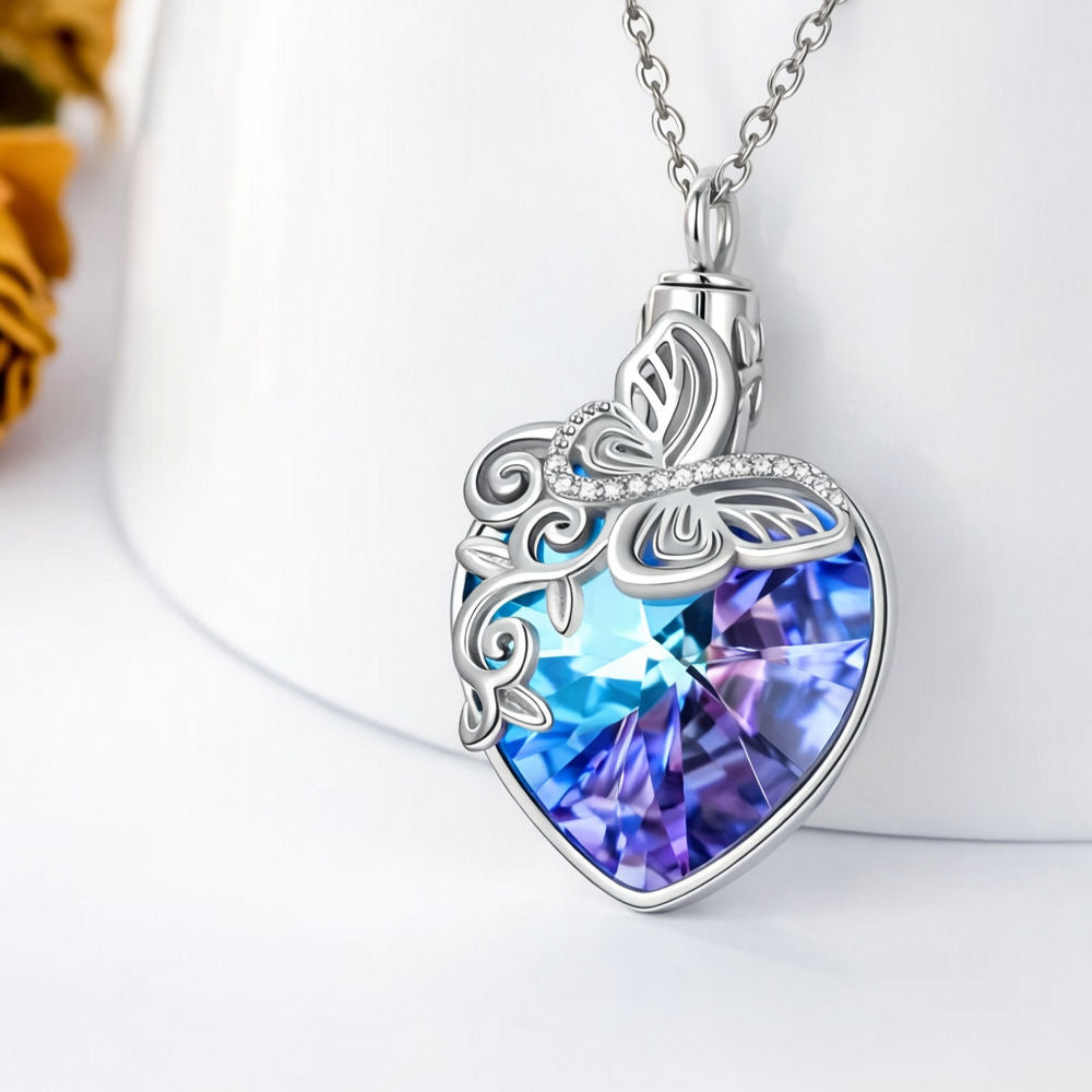Monello Ascheschmuck Kette mit funkelndem Herzanhänger und Schmetterling