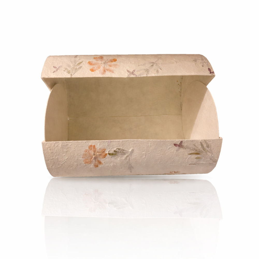 Biourne für die Erdbestattung mit wunderschönen Blumen