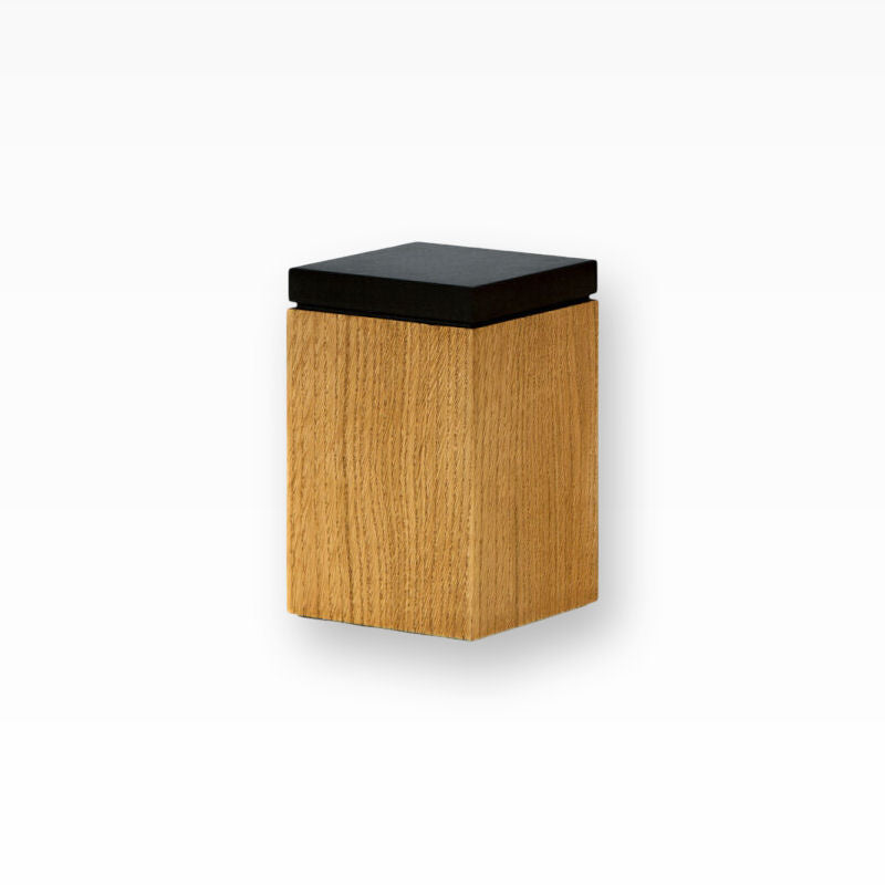 Tierurne aus Nussbaum handgefertigt