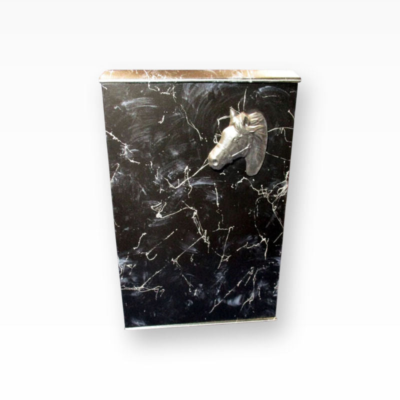 Urne für Pferd Marmoroptik Schwarz mit Pferdekopf in 3D