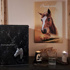 Urne für Pferd Marmoroptik Schwarz mit Pferdekopf in 3D