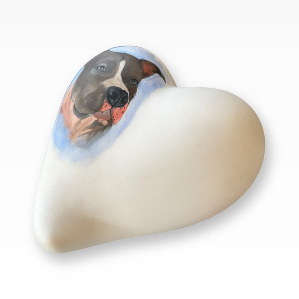 Keramikherz mit handgemaltem American Staff