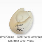 Katzenurne Porzellan Schlafende Katze in Hand