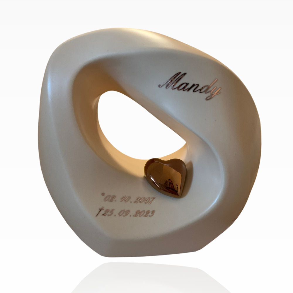 Keramikurne mit Herzchen