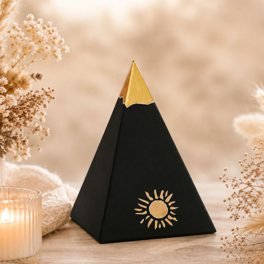 Tierurne Pyramide Sonne