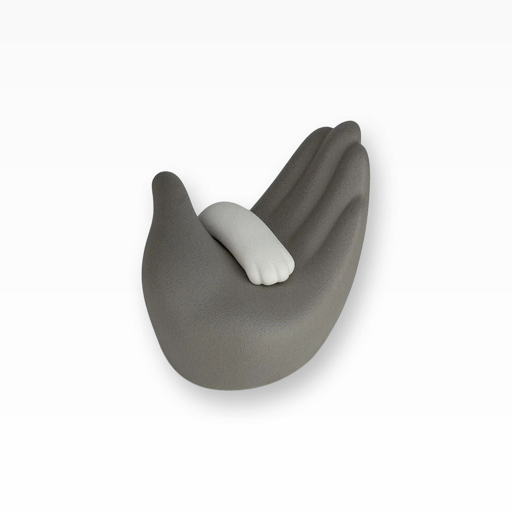 Tierurne Vertrautheit Pfote in Hand