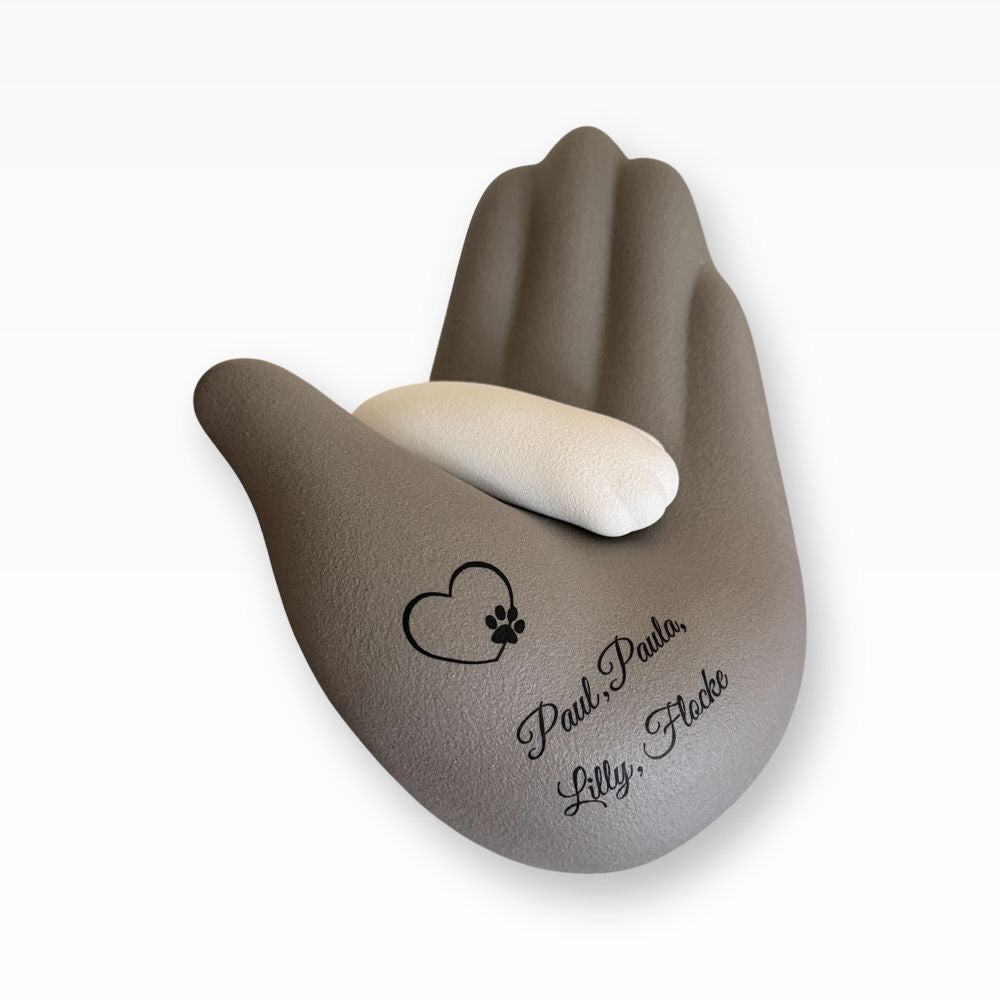 Tierurne Vertrautheit Pfote in Hand