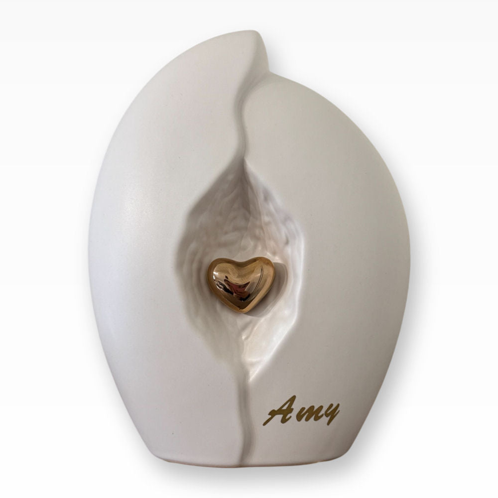 Tierurne Bella mit kleinem Herzchen